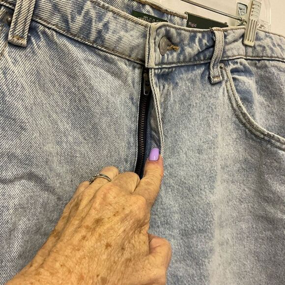 New Wild Fable Women's Size 14 Distressed Mid Rise 90s Relaxed Straight Jeans - Picture 4 of 11